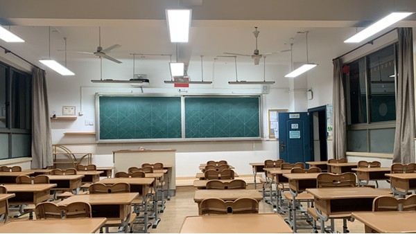 教室普遍使用頻閃的熒光燈對青少年的眼睛有什么危害？