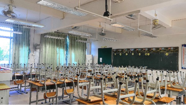 中小學(xué)校的教室照明要怎么選擇合適的教室燈具？