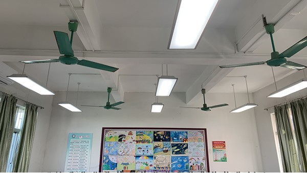 作為26年照明企業(yè)，華輝教育照明用護眼燈具推進教室照明改造
