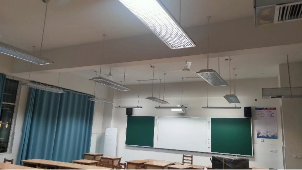 教室照明掀起改造熱潮，符合國(guó)家標(biāo)準(zhǔn)的改造是怎么樣的？