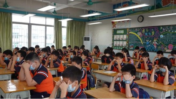 中小學(xué)校開展護(hù)眼燈“明眸亮眼”行動(dòng)，打造教室優(yōu)質(zhì)照明光環(huán)境
