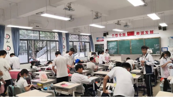 智慧照明，護眼伴讀——維格教育照明教室護眼燈，為學(xué)生健康學(xué)習(xí)保駕護航