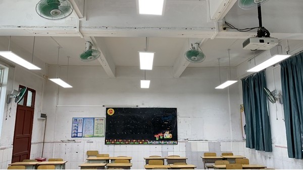 改善教室照明環(huán)境，華輝教育照明打造護(hù)眼、智能、舒適的照明環(huán)境